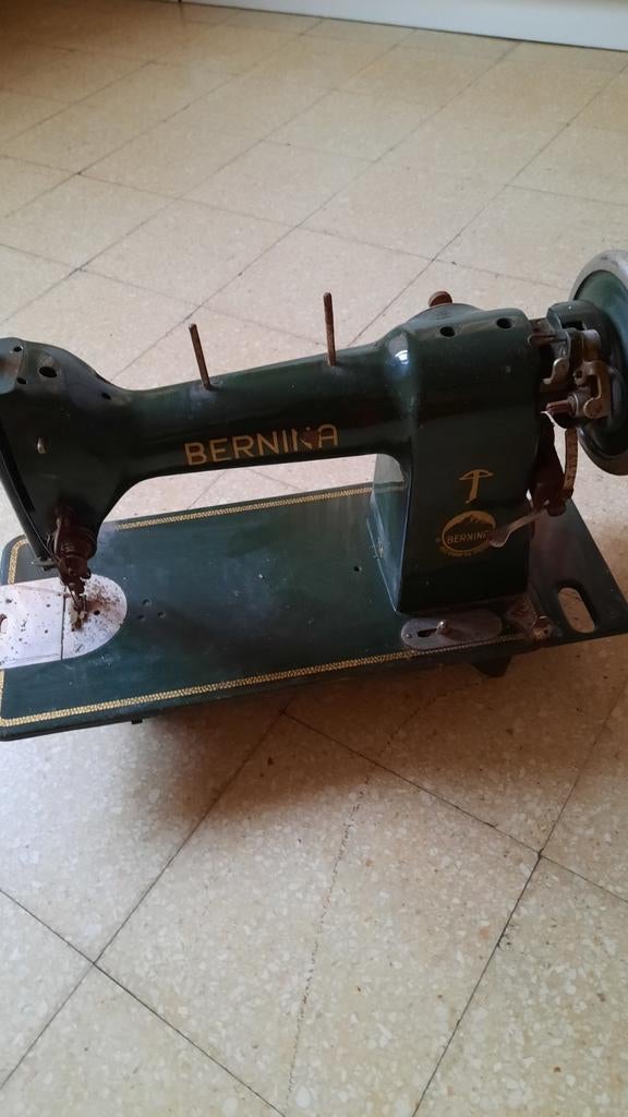 Naaimachine  antiek  bernina, Ophalen