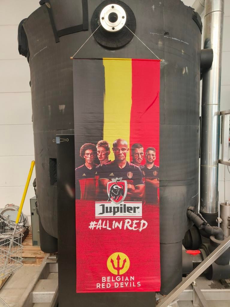 Jupiler all in red - vlag, Onbekend, Ophalen of Verzenden, Zo goed als nieuw, Onbekend