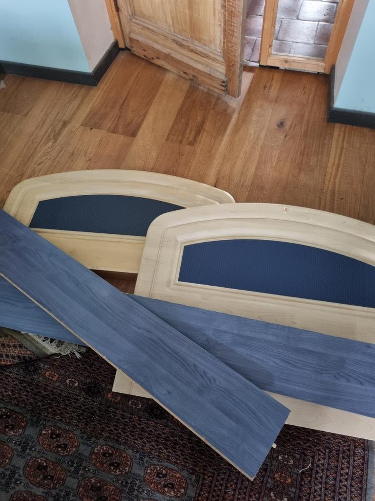 Lit 1 personne avec matelas et sommier, Eenpersoons
