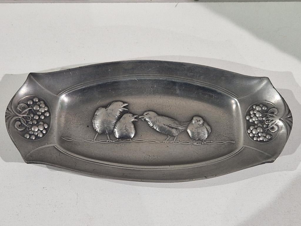 Art Nouveau schaal,  tin gieterij Deben , voedende vogels, Antiek en Kunst, Ophalen of Verzenden
