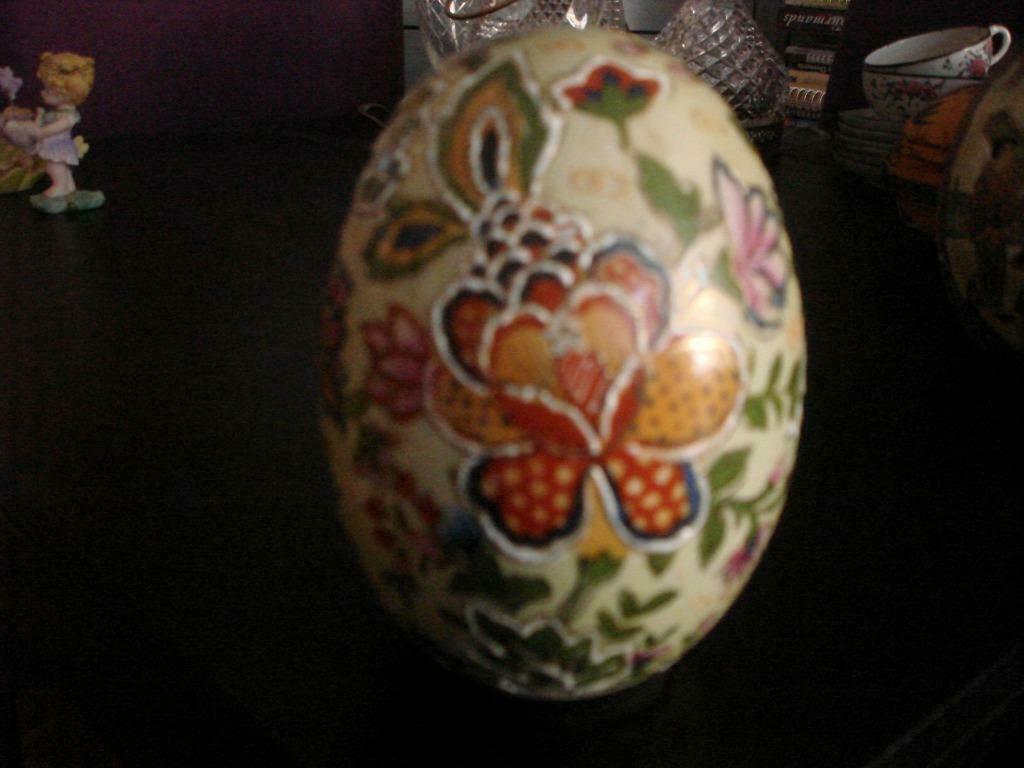 PAQUES - OEUF EN PORCELAINE  19 CM, Enlèvement ou Envoi, Comme neuf
