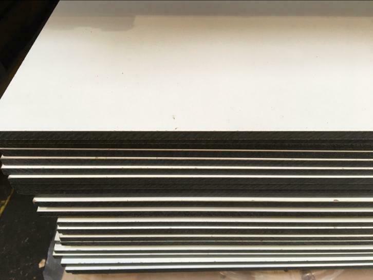 Compact / Volkern wit/antraciet/zwart 3/6/8mm 305cm x 130cm, Bricolage & Construction, Plaques & Panneaux, Enlèvement ou Envoi
