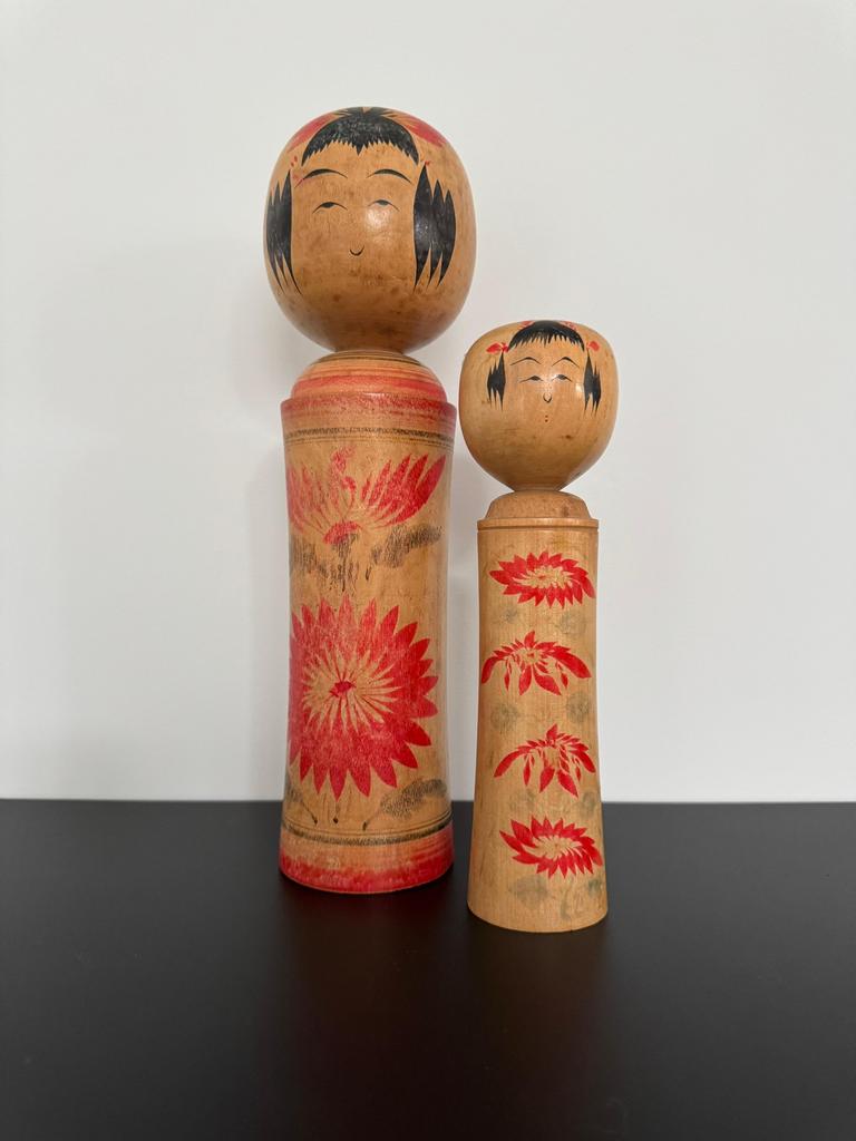 2 kokeshi, Antiek en Kunst, Kunst | Beelden en Houtsnijwerken, Ophalen of Verzenden