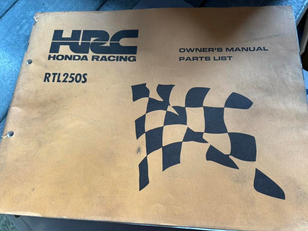 Liste des pièces d'origine HRC Japon RTL250S, Enlèvement ou Envoi, Utilisé