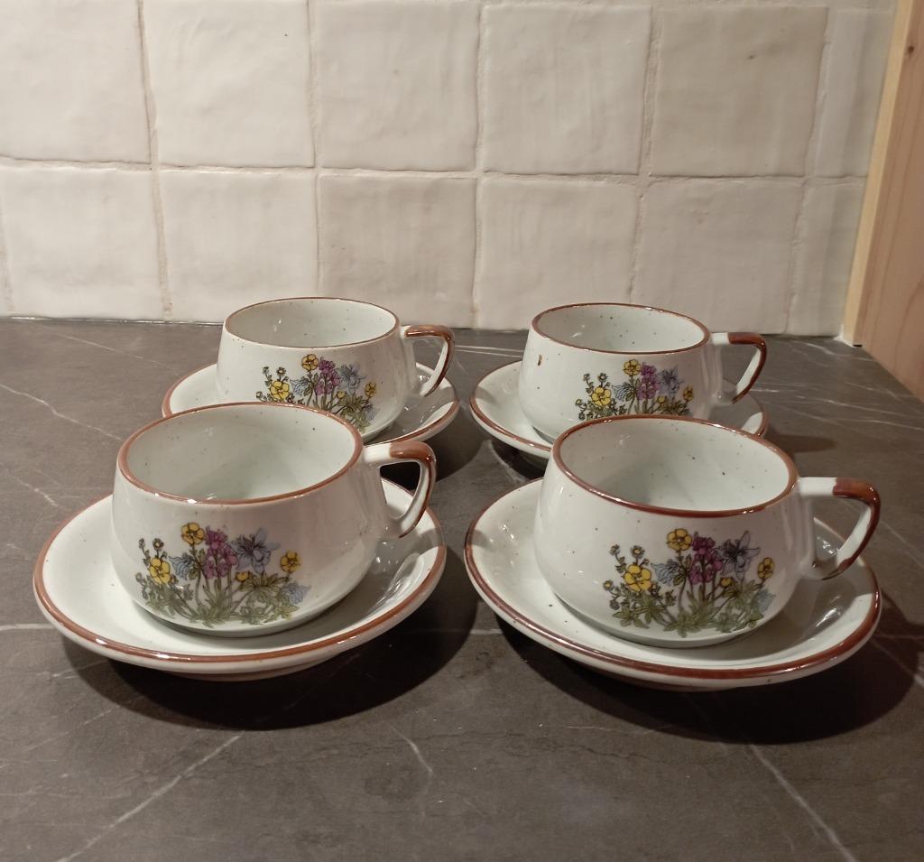Ensemble vintage de 4 tasses et soucoupes en forme de fleurs, Antiquités & Art, Enlèvement ou Envoi