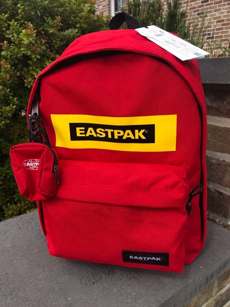 Sac à dos EASTPAK OUT OF OFFICE - NEUF, Neuf, 25 à 40 cm, Enlèvement ou Envoi, Étanche