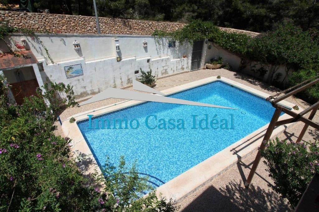 Villa indépendante avec piscine privée  à Torrevieja, Torrevieja, Maison d'habitation, Campagne, 167 m²