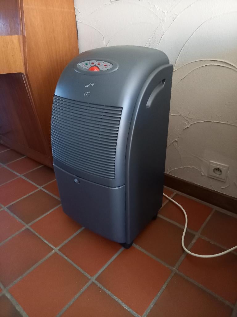 Luchtontvochtiger, Elektronische apparatuur, Luchtbehandelingsapparatuur, Ophalen, Zo goed als nieuw, Luchtontvochter