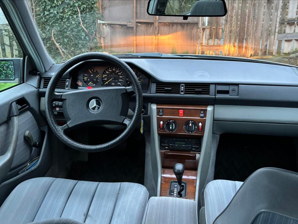 Mercedes Benz E200 Oldtimer Benzine 155000km Keuring voor v, foto 6