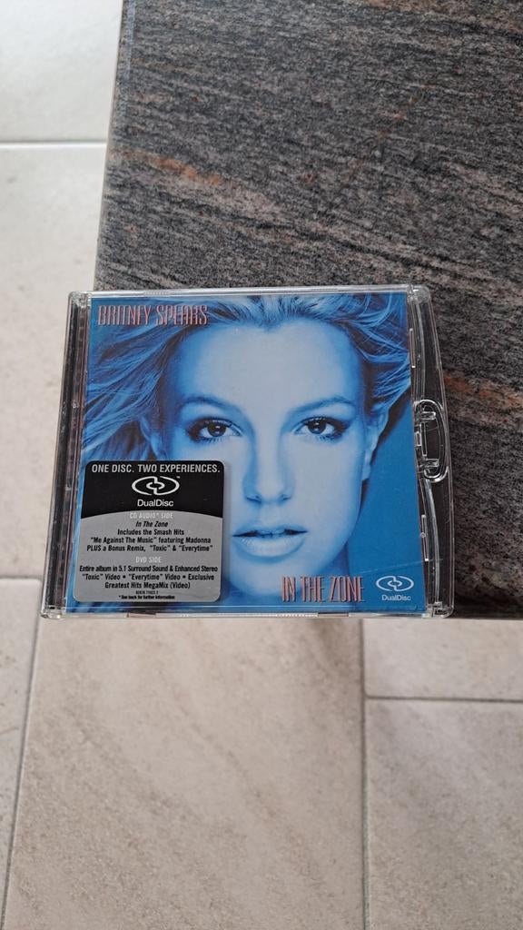 CD/DVD van Britney Spears (DualDisk), Enlèvement