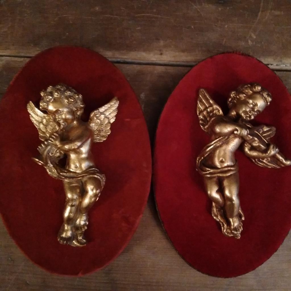 2 vintage engeltjes op fluwelen achtergrond, Verzamelen, Retro, Verzenden, Huis en Inrichting