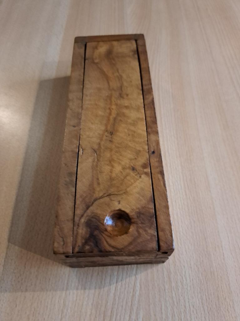 Ancienne boîte à domino en bois, Enlèvement