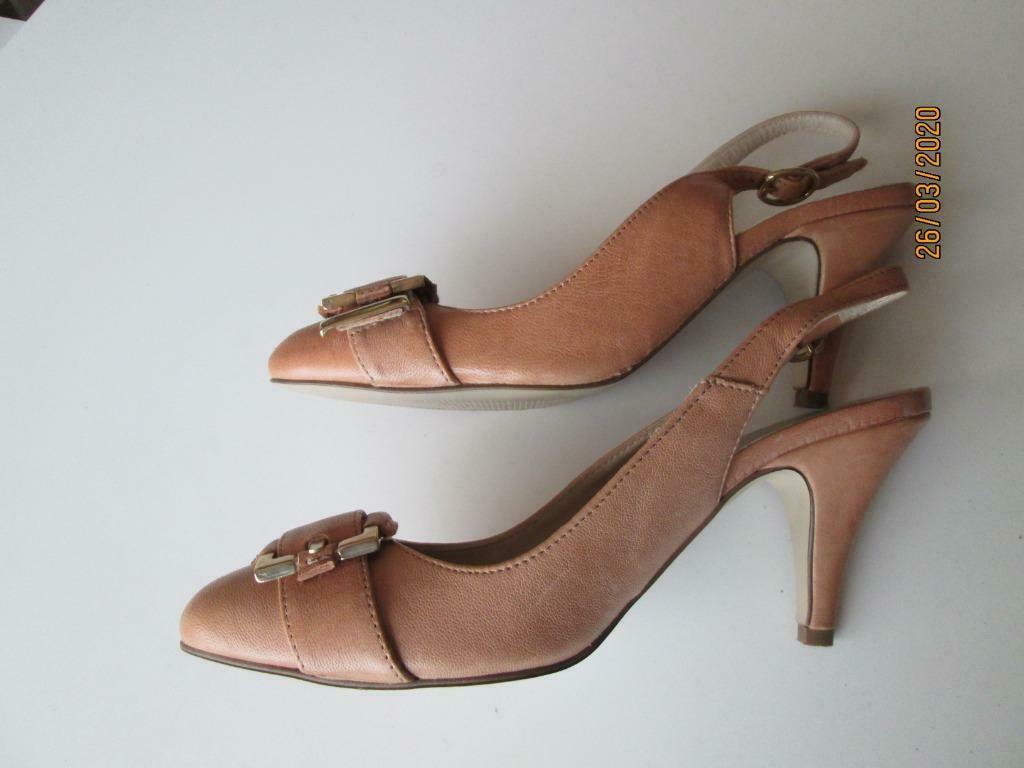 Leuke schoenen beigebruin- maat 39, Kleding | Dames, Schoenen, Zo goed als nieuw, Pumps, Ophalen of Verzenden