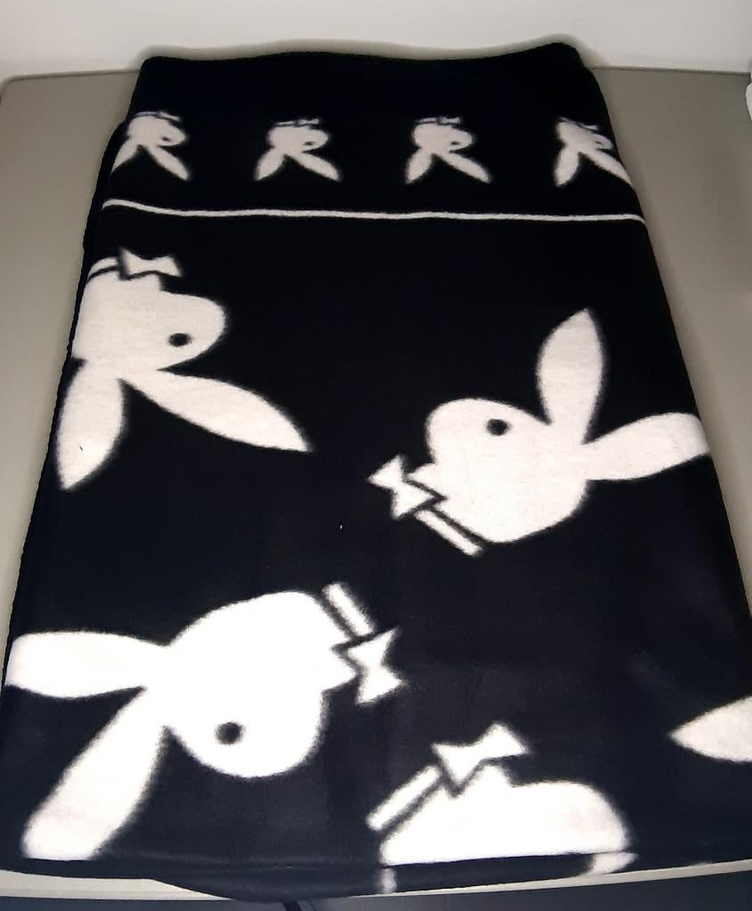 Couverture polaire et oreiller Playboy, Enlèvement ou Envoi, Neuf, Noir, En forme de cœur