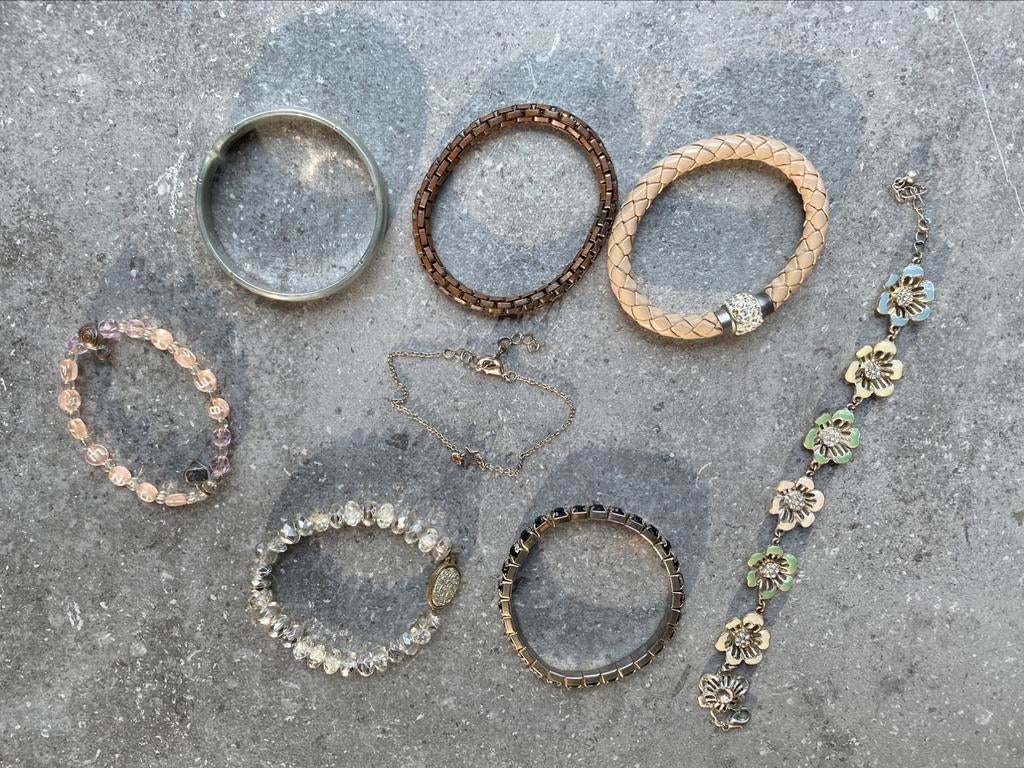 Lot armbandjes armbanden allerlei, Ophalen of Verzenden