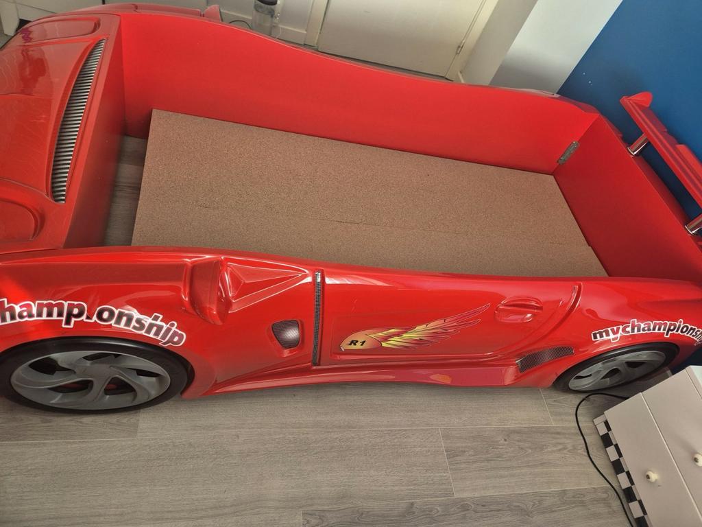 Lit de voiture, Enfants & Bébés, Chambre d'enfant | Lits, Comme neuf, Matelas, Enlèvement