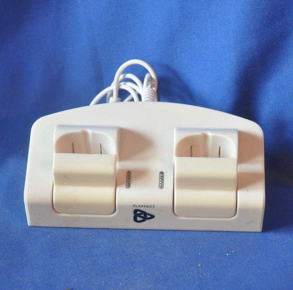 double chargeur pour manette marque playfect, Enlèvement ou Envoi