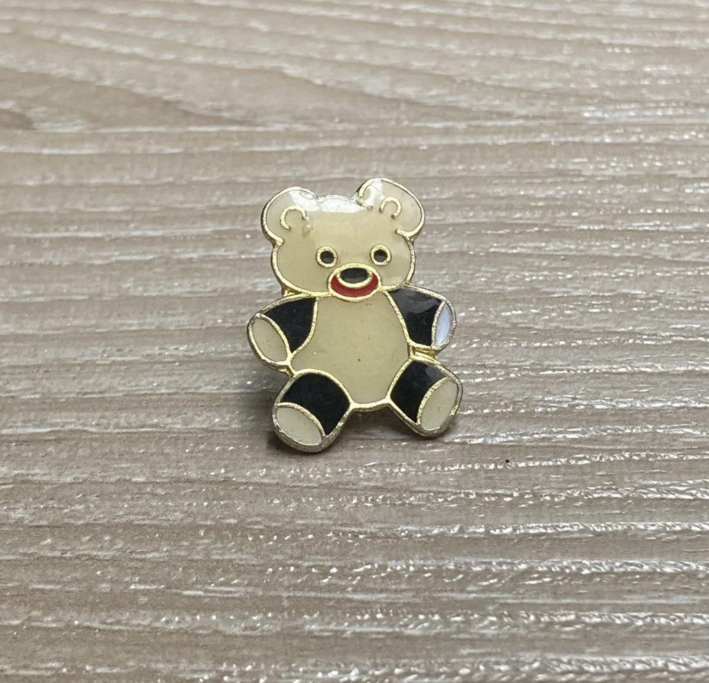 PIN - BEERTJE - TEDDY BEAR - TEDDYBEER, Verzenden, Gebruikt, Figuurtje, Speldje of Pin