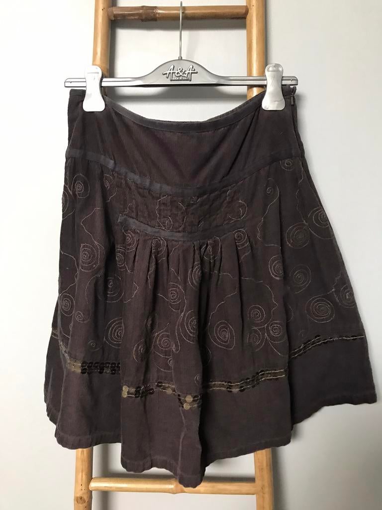 Jupe brune., Porté, Brun