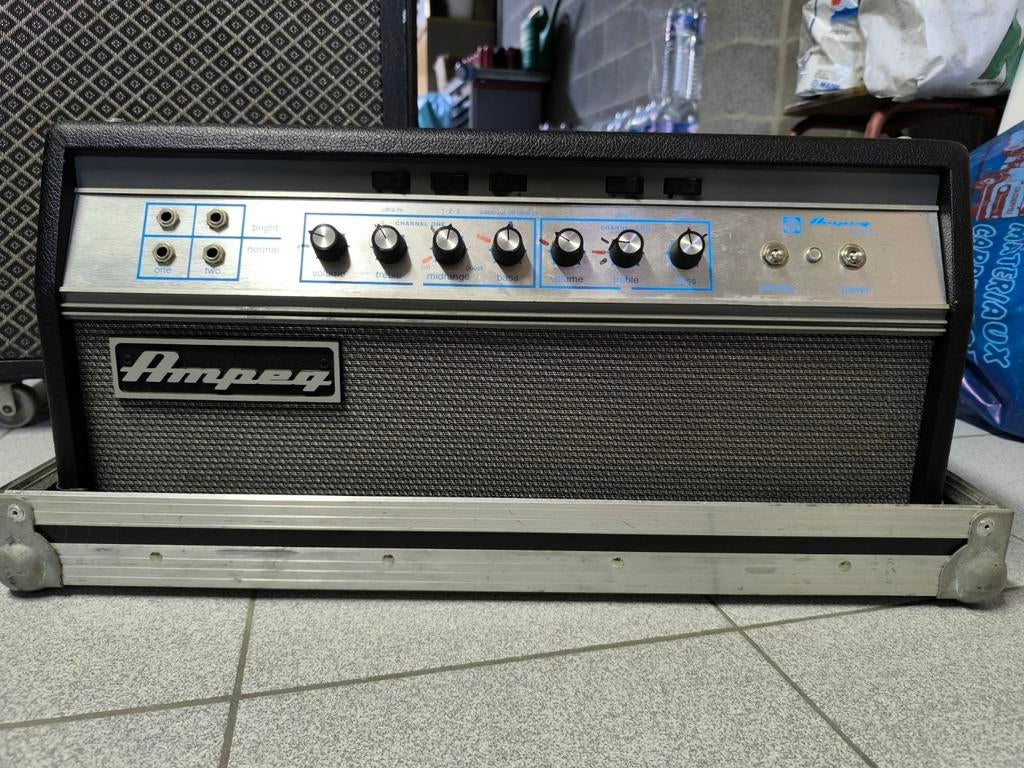 Ampeg SVT VR + Flight case, Muziek en Instrumenten