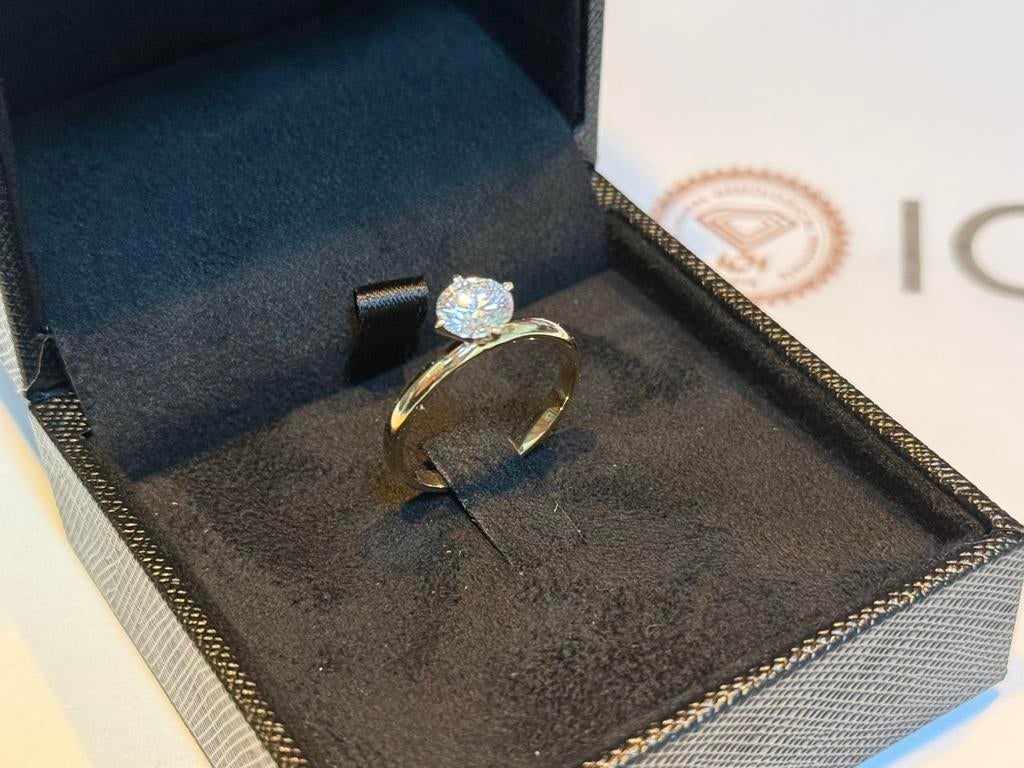 Gouden (trouw) ring met diamant 1.05ct! nieuw & certificaat!, Bijoux, Sacs & Beauté, Bagues, Neuf, Or, 17 à 18, Jaune