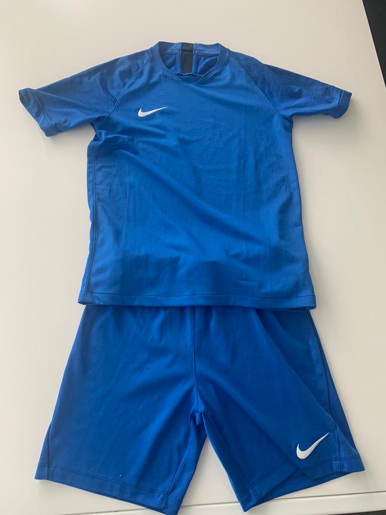 Voetbaltenue Nike, Kinderen en Baby's, Ophalen of Verzenden, Zo goed als nieuw
