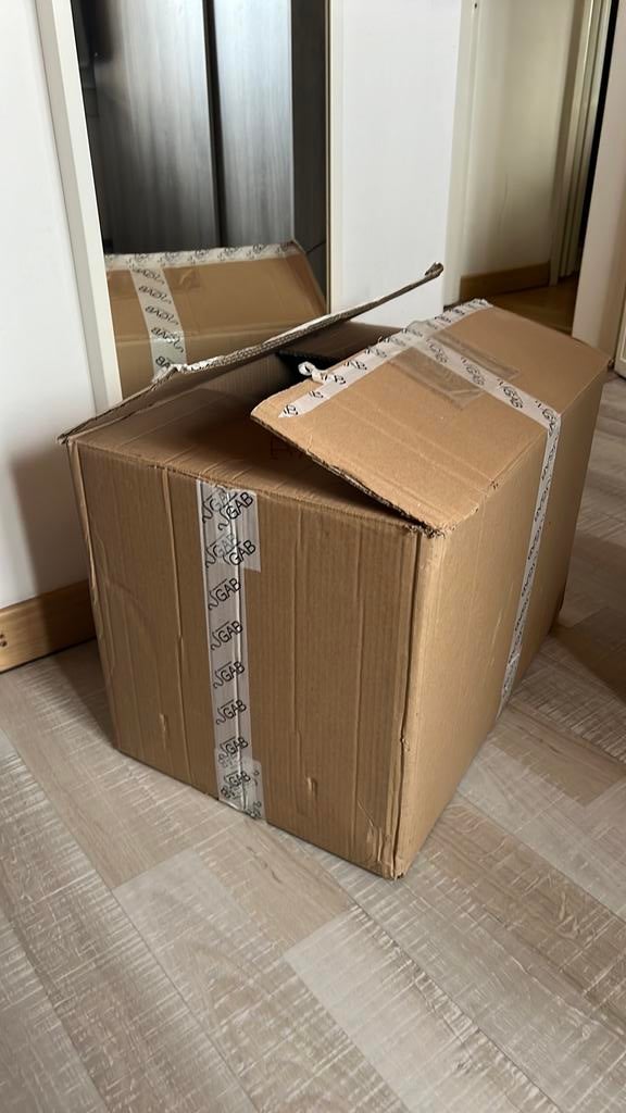 Grote doos met vrouwenkleding te koop!!, Ophalen, Zo goed als nieuw