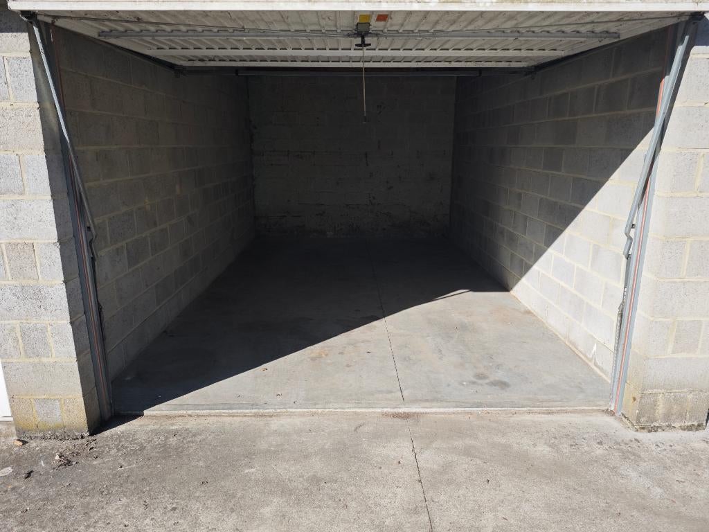 Grote garagebox met laadpaal – 1800 Vilvoorde, Provincie Vlaams-Brabant