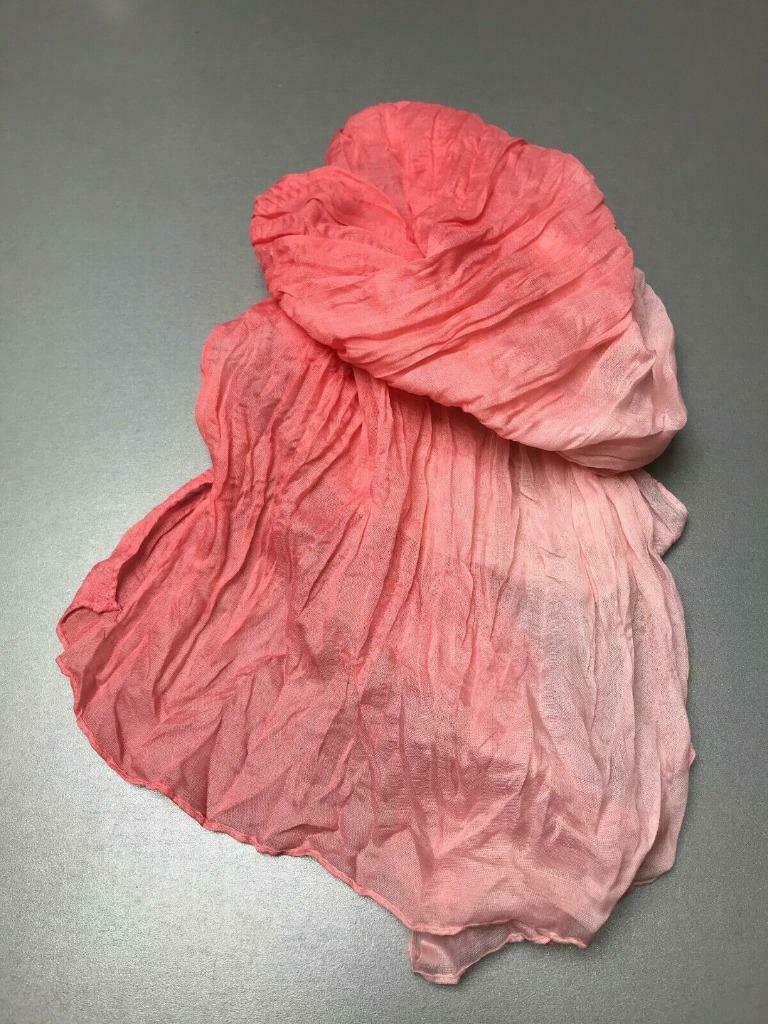 Foulard en dégradé de rose neuf, Sans marque, Enlèvement ou Envoi, Neuf, Écharpe