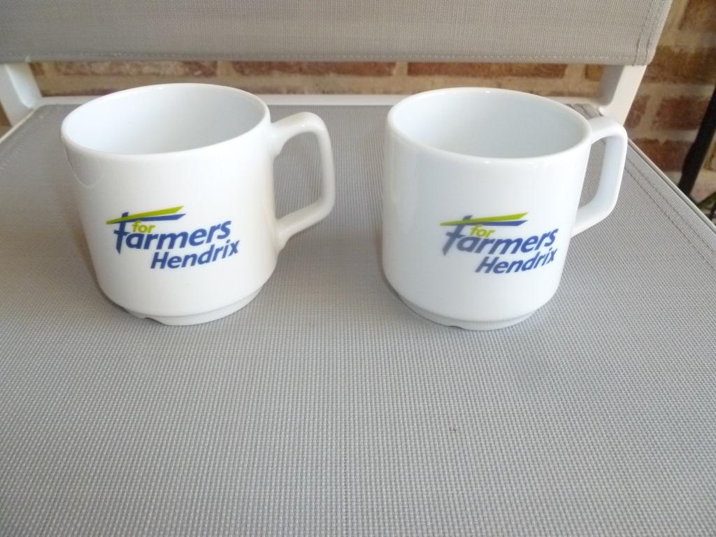 2 tasses blanches Farmer Hendrix, Enlèvement, Neuf, Tasse(s) et/ou soucoupe(s)