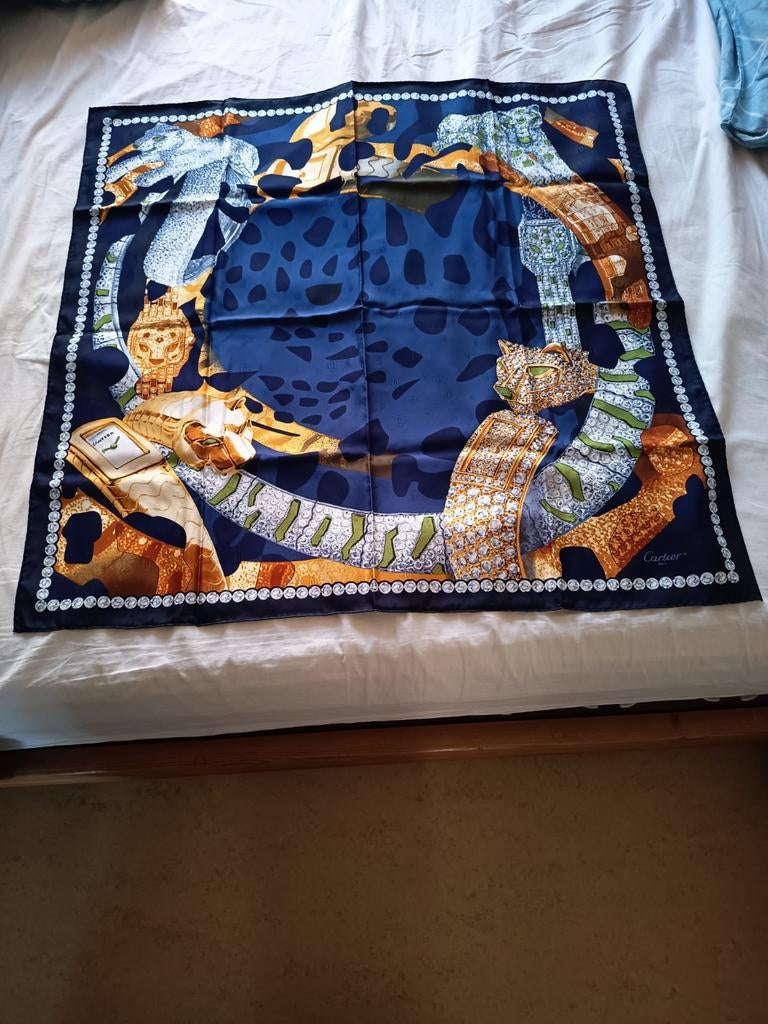 Foulard cartier, Kleding | Dames, Mutsen, Sjaals en Handschoenen, Ophalen of Verzenden, Zo goed als nieuw