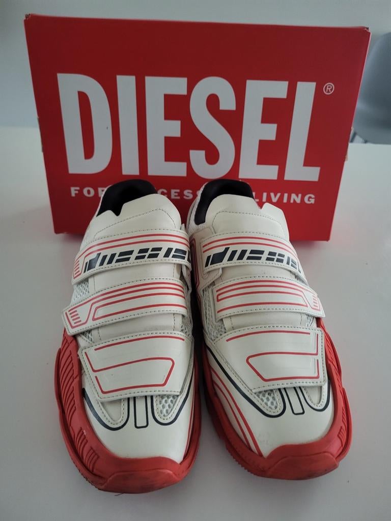 Sneakers Diesel, Ophalen