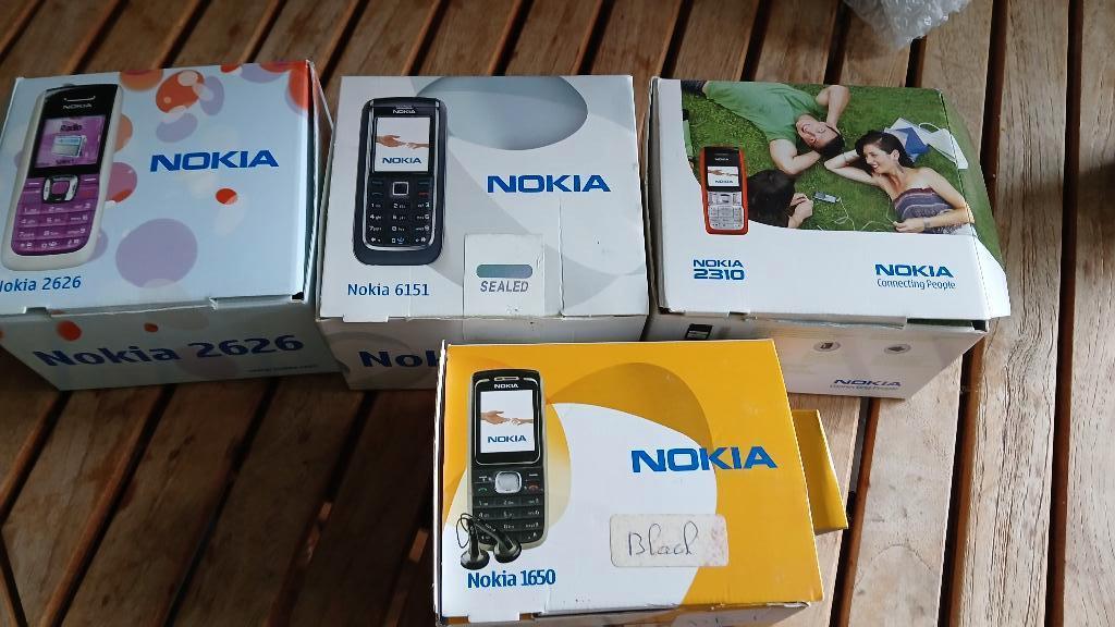 gsm nokia 2310 complet + nokia 1650 comme neuf + autres, Télécoms, Modèle coulissant, Moins de 3 mégapixels, Enlèvement ou Envoi