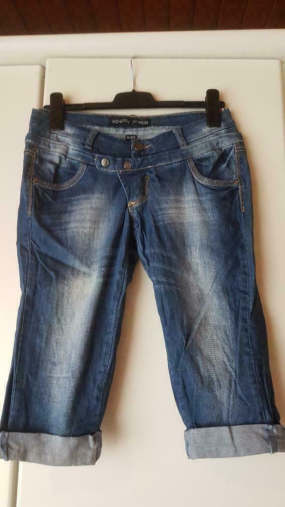kortere jeansbroek maat L / speciale sluiting rits en knopen, Kleding | Dames, Ophalen of Verzenden, Zo goed als nieuw, Blauw