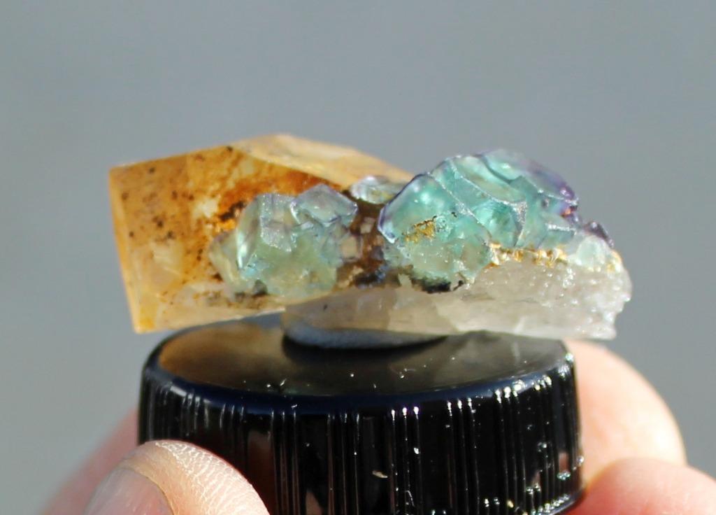 KWARTS en FLUORIET uit Erongo in NAMIBIE, Ophalen of Verzenden, Mineraal