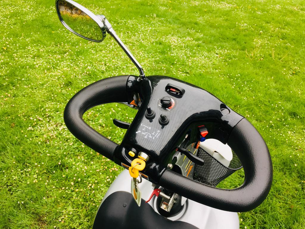 Scootmobiel Shoprider deluxe 4 elektrische invalide scooter, Diversen, Ophalen of Verzenden, Inklapbaar, Zo goed als nieuw, Elektrische rolstoel