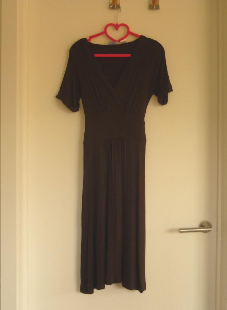 Donkerbruine lange soepele jurk kleed met lint Laura Clement, Kleding | Dames, Ophalen of Verzenden, Maat 36 (S)