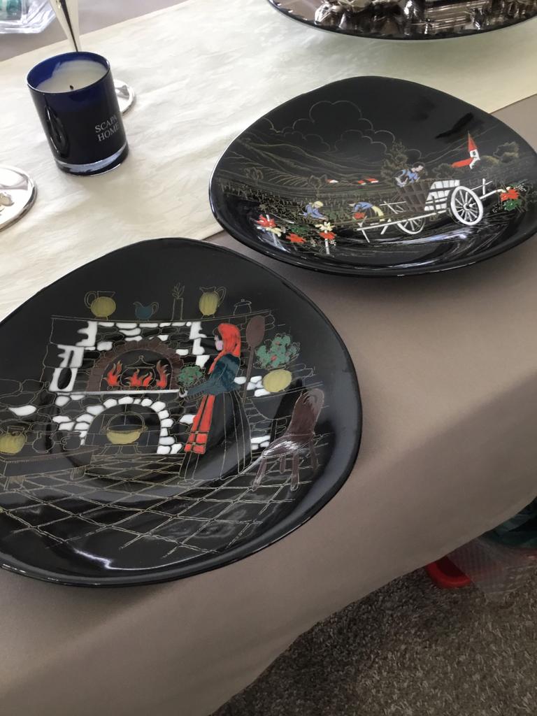 Assiettes Longwy françaises peintes à la main de collection, Enlèvement ou Envoi