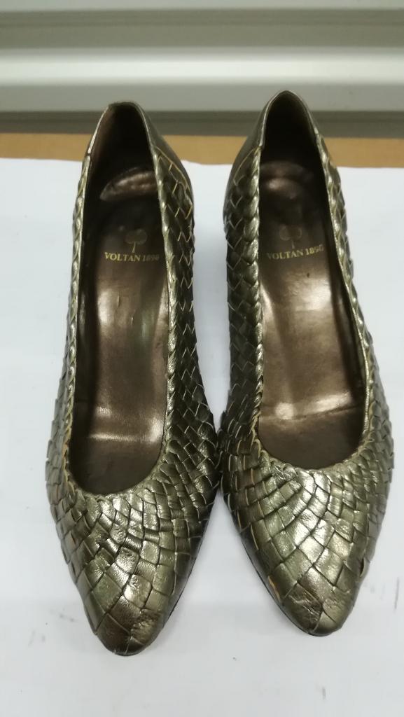 368A* Voltan - mooie bronzen volledig lederen pumps (37,5), Kleding | Dames, Schoenen, Pumps, Overige kleuren, Verzenden, Voltan
