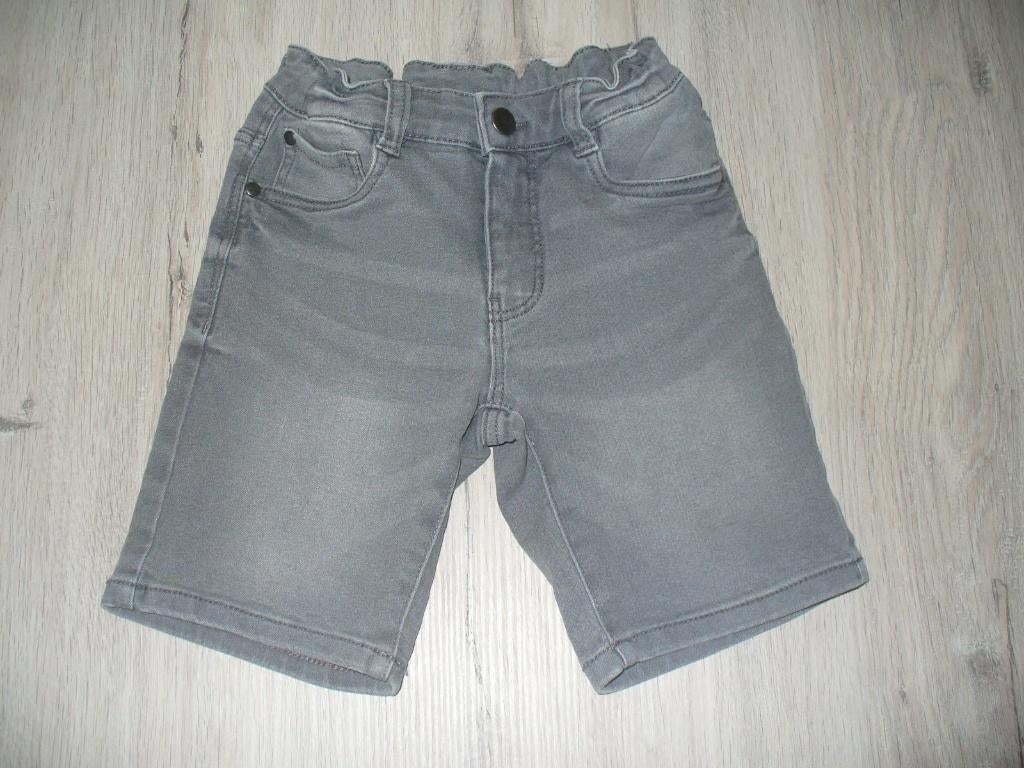Jeansshort Besties maat 128, Kinderen en Baby's, Kinderkleding | Maat 128, Broek, Ophalen of Verzenden, Zo goed als nieuw, JBC.