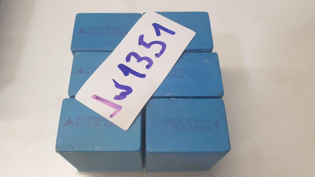 jw1351 :MKT condensator 5µ6 5,6µF 305Vac, Hobby en Vrije tijd, Elektronica-componenten, Ophalen of Verzenden, Zo goed als nieuw