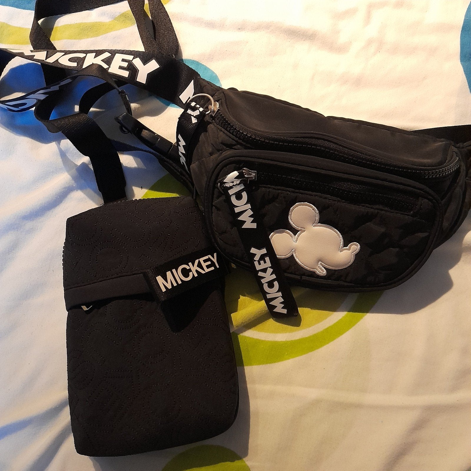2 tasjes van Disney Mickey Mouse schoudertas en buideltas, Ophalen of Verzenden, Schoudertasje