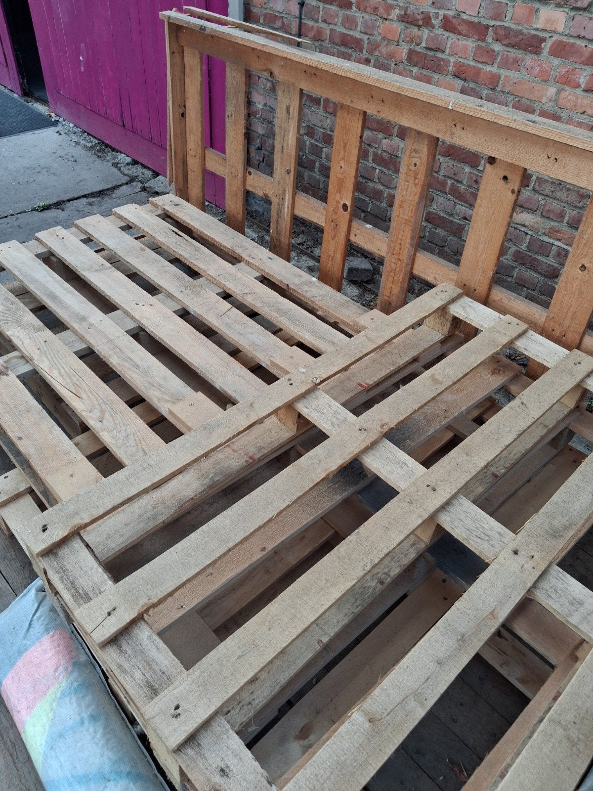 Palletten hout + kunststof, gratis, Doe-het-zelf en Bouw, Ophalen