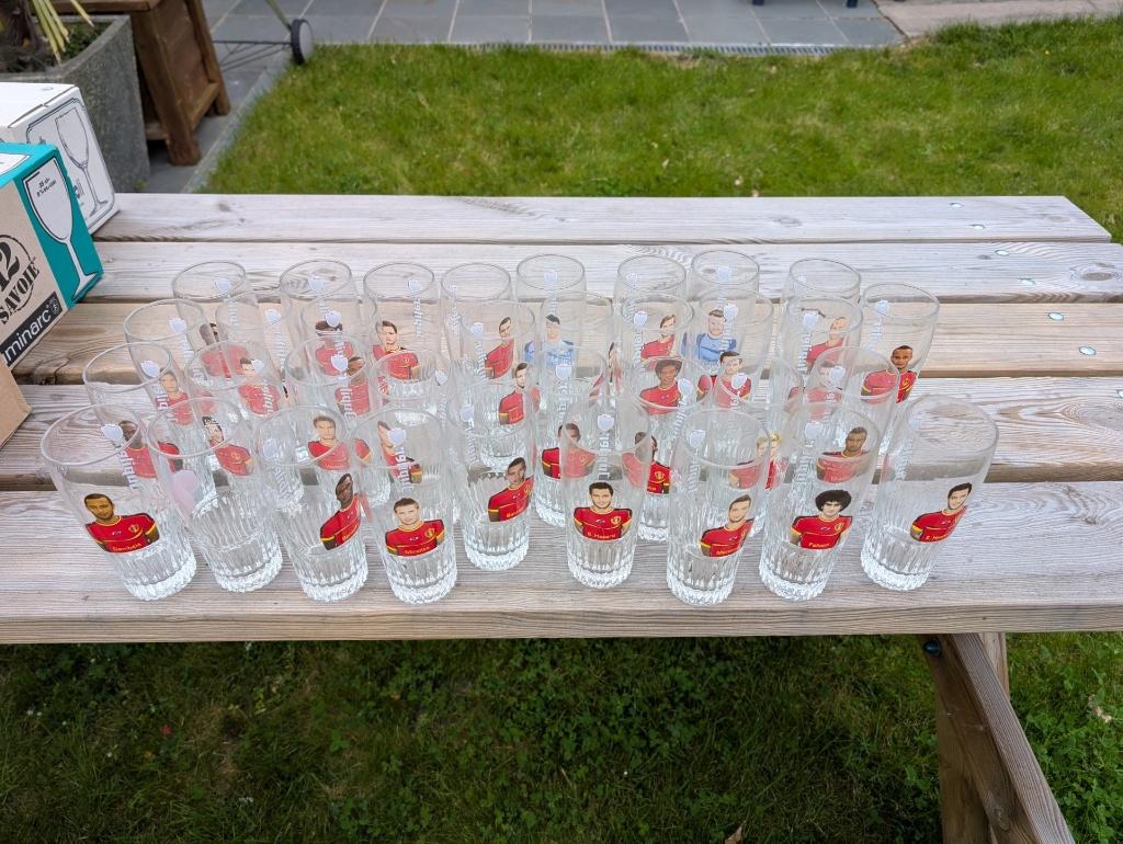 34 glas rode duivel Jupiler, Ophalen