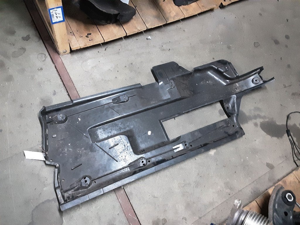 ANKERPLAAT RECHTS VOOR Volkswagen Polo IV (9N1 / 2/3), Gebruikt, Volkswagen, Mevr. I. Hauben, Rue de l'Espoir 34 34
4030  GRIVEGNÉE, BE
