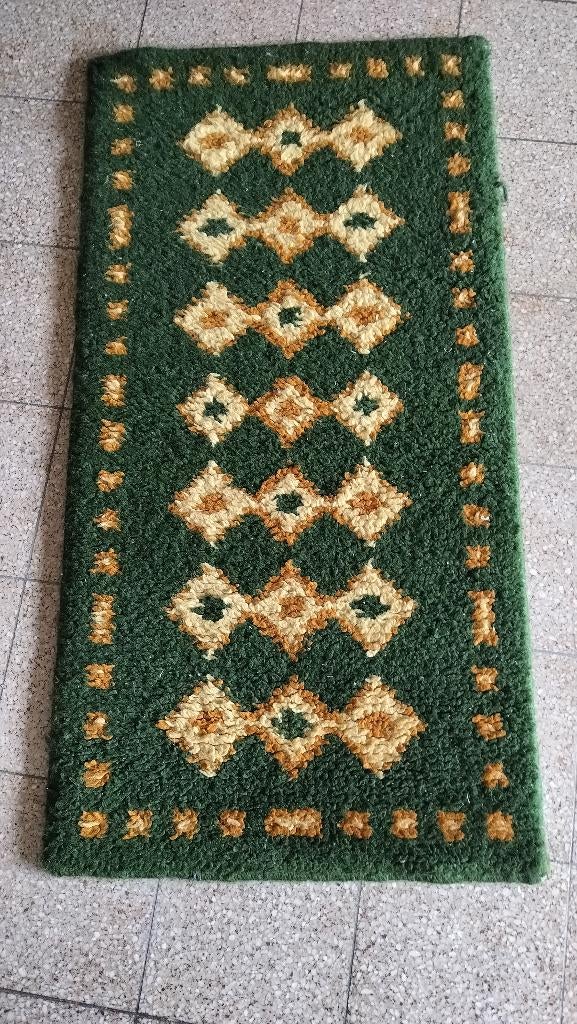 Petit tapis en laine fait main, Enlèvement