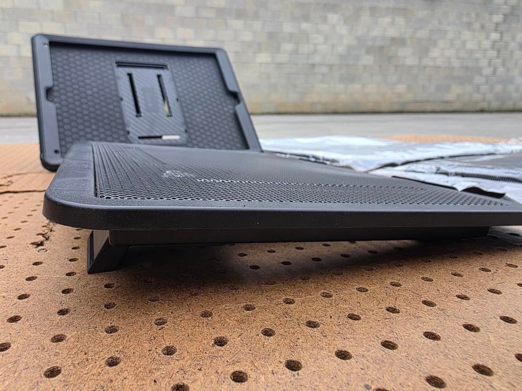 Cooling pad laptop + accessoires set  met hoezen & tablet, Computers en Software, Ophalen of Verzenden, Zo goed als nieuw, Luchtkoeling