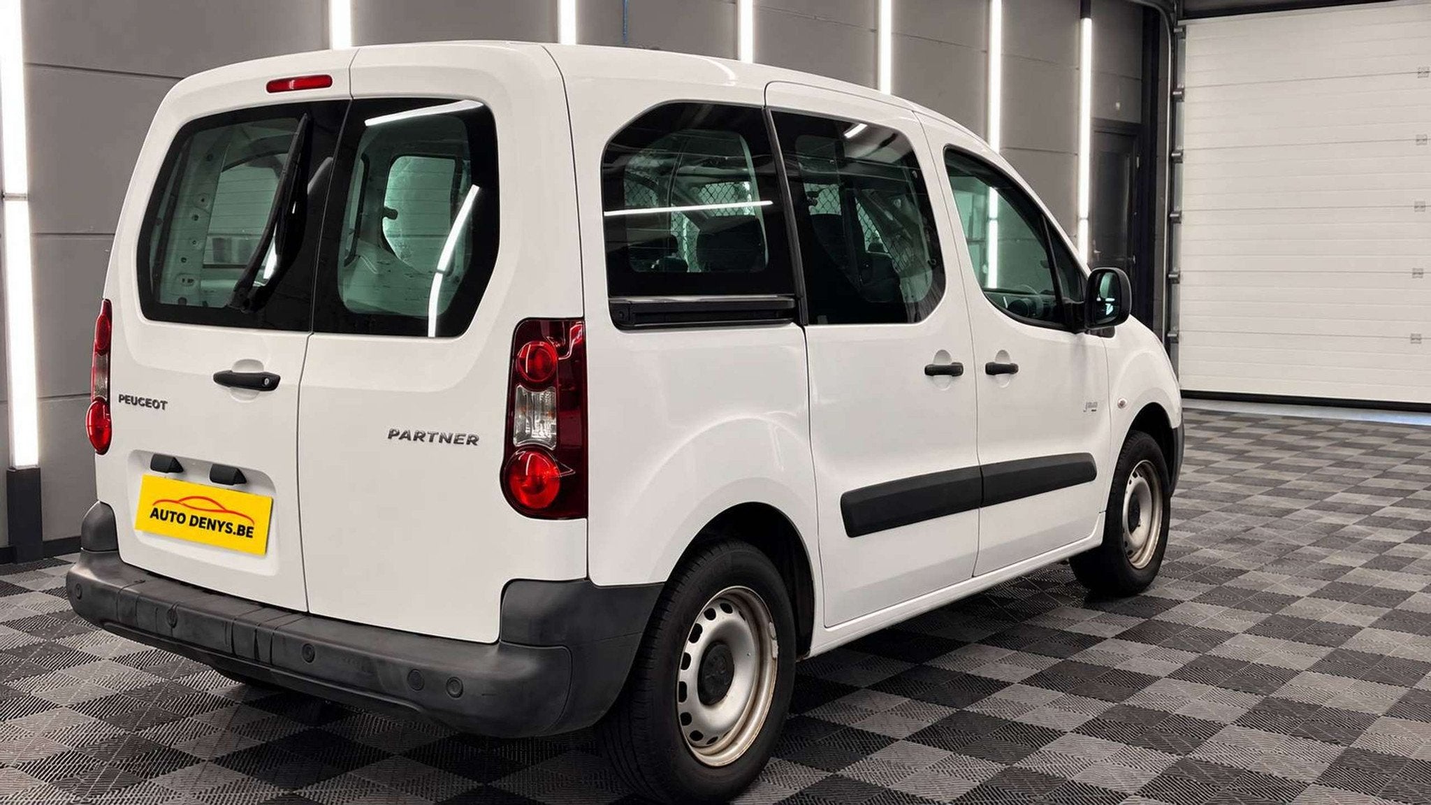 Peugeot Partner BENZINE bj2017 EUR6b 56.544km, Gebruikt, 4 cilinders, https://public.car-pass.be/vhr/4f186bcb-ea71-4b28-9e5b-d03e0702b458