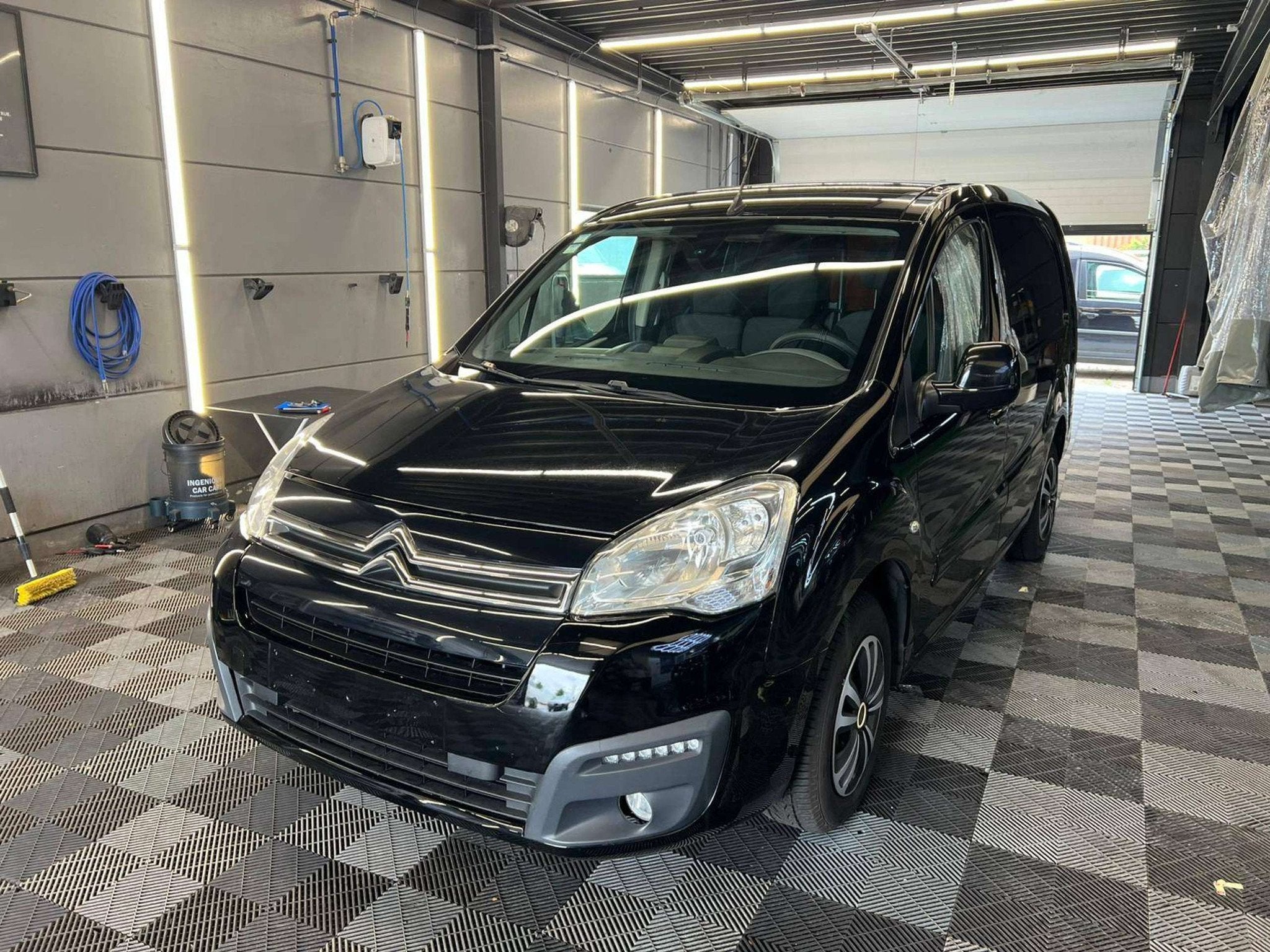 Citroën Berlingo 1.6 Hdi AUTOMAAT bj. 2017 EURO 6 157757KM, Achat, Entreprise, 3 places, Carnet d'entretien