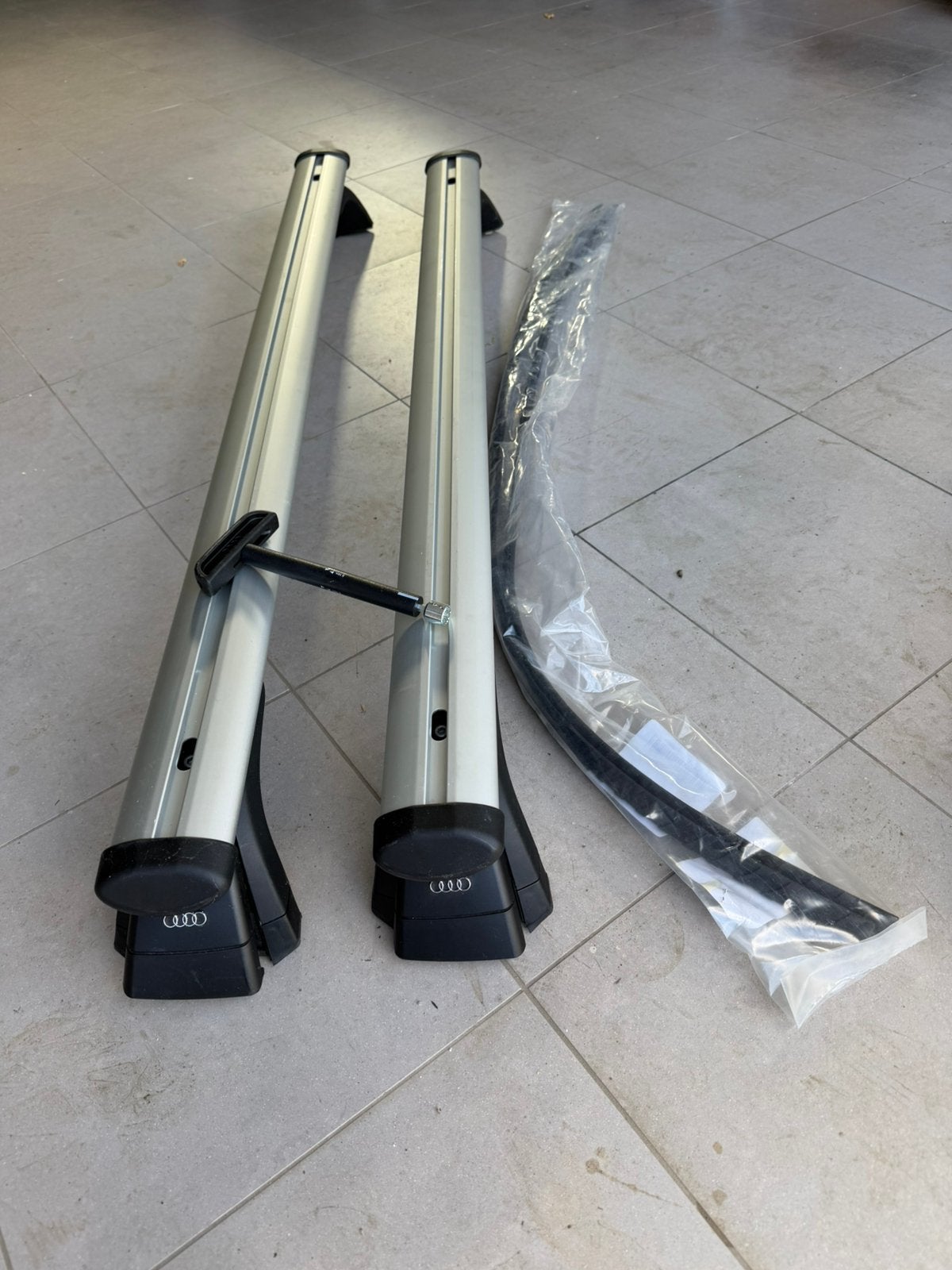 Barres de toit pour Audi A4 avant 8W9071151, Enlèvement, Comme neuf